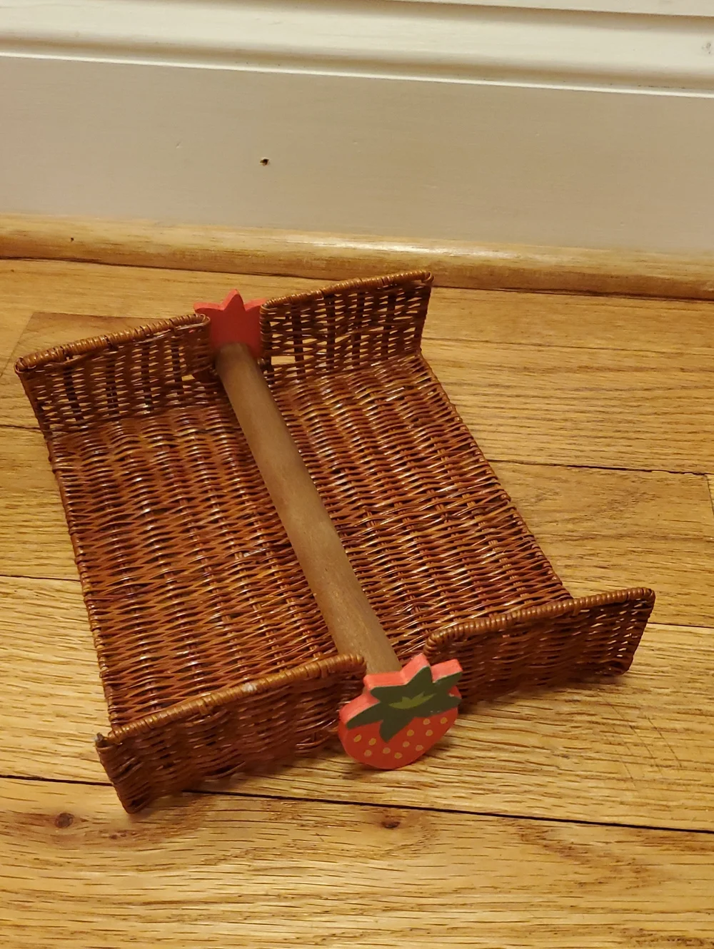 Vintage Avon Summer Hostess Wicker Set Strawberries 🍓